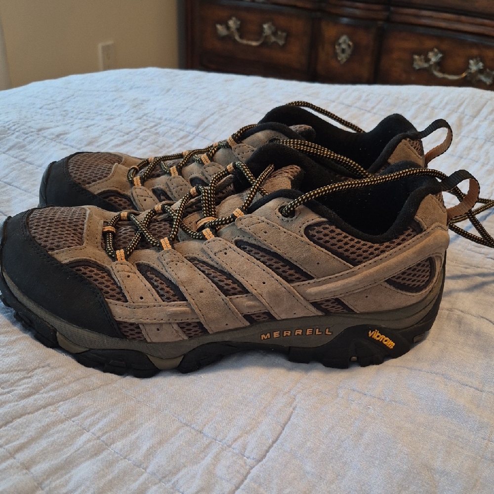 Merrell Men's Tan and Black Athletic Shoes